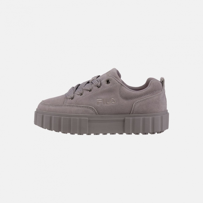 Trendy women s sneakers in casual retro design FILA Europe