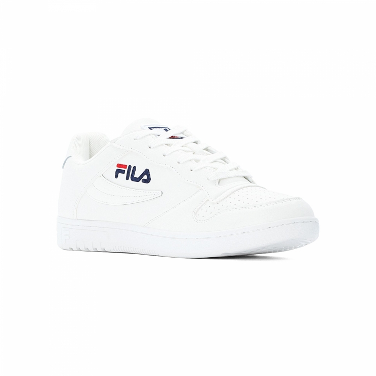 fila low cut white shoes