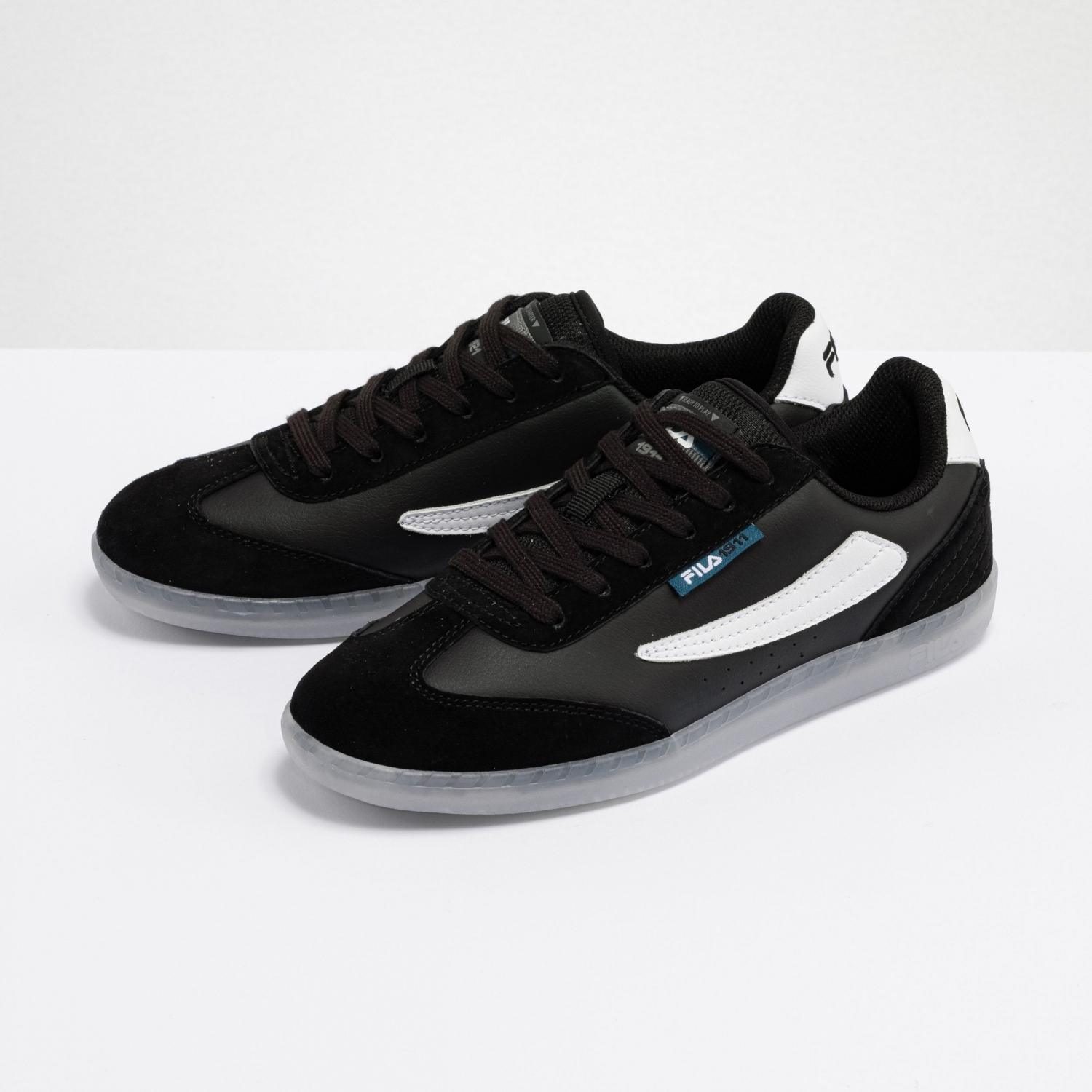 Fila mort cheap black sneakers