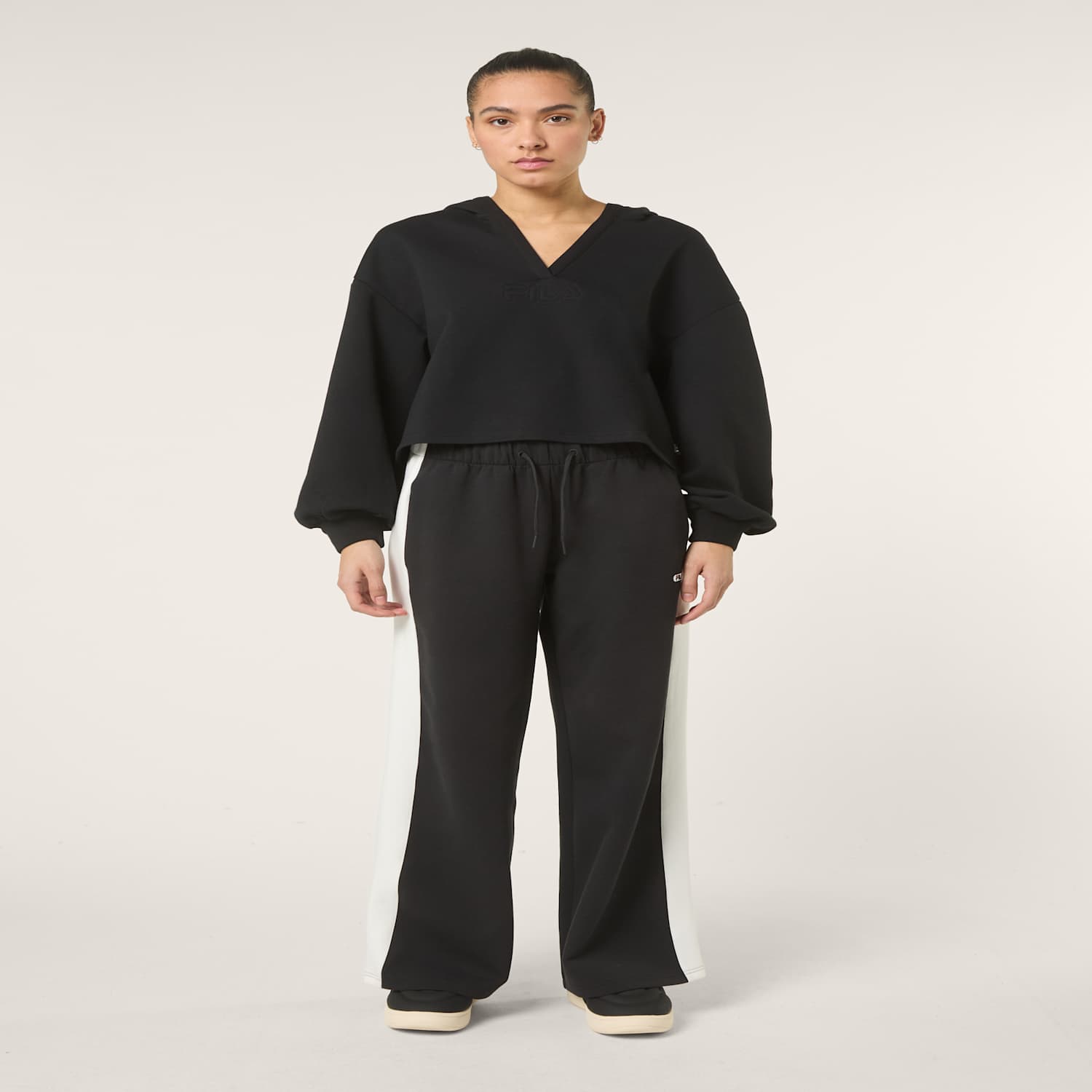 Fila MEZZANA loose cropped v-neck scuba hoodie Bild 3