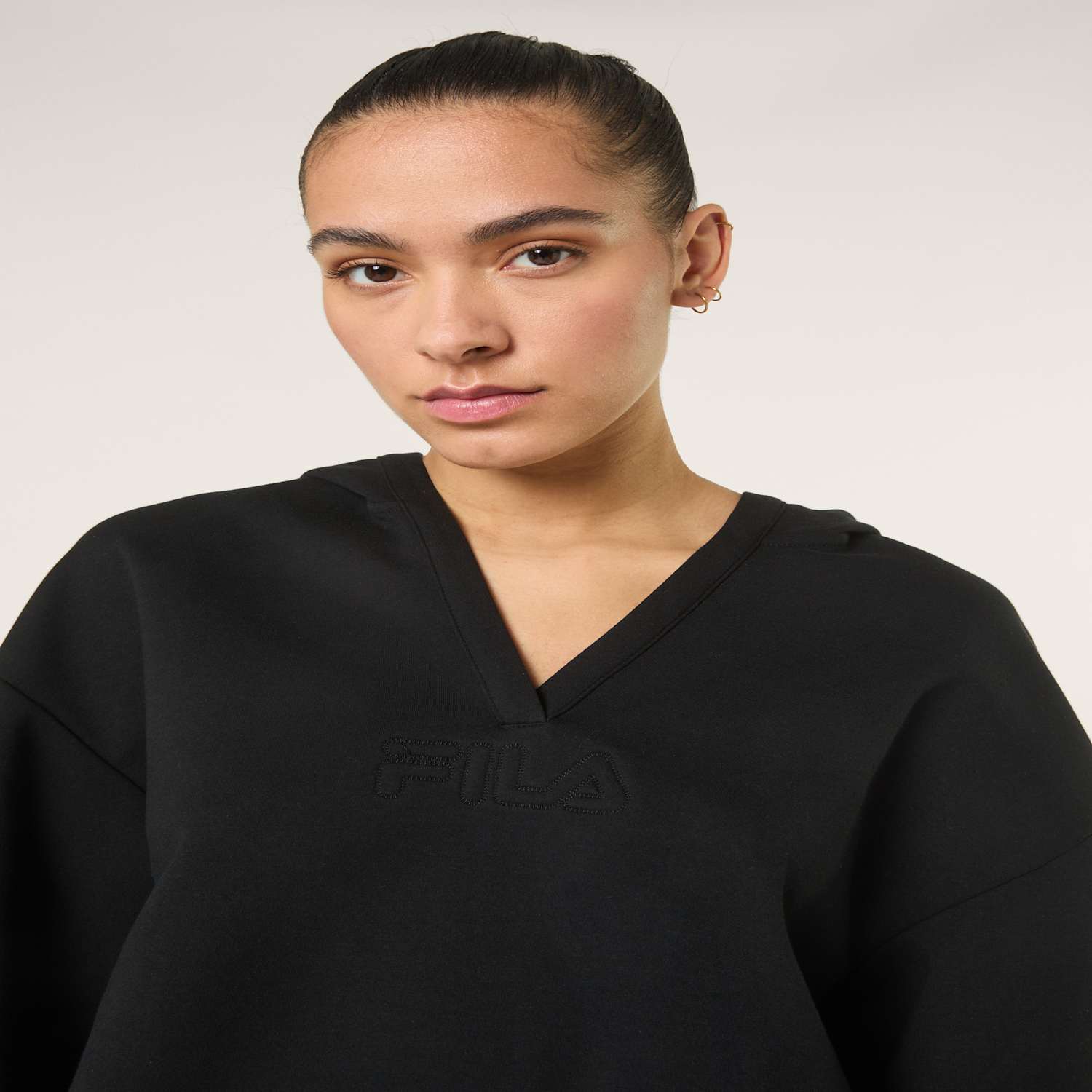 Fila MEZZANA loose cropped v-neck scuba hoodie Bild 4